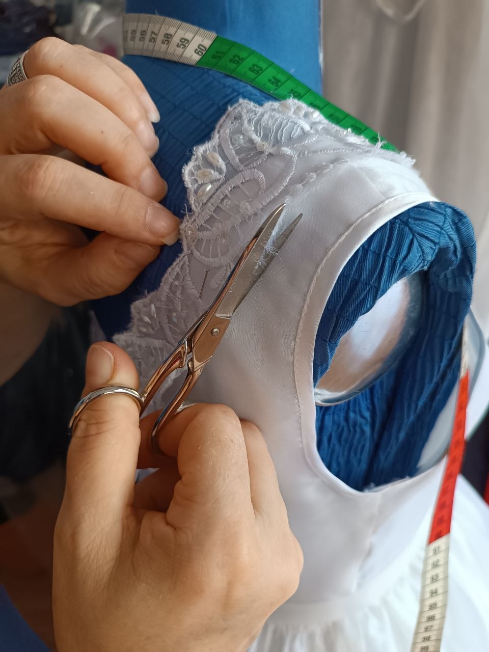 Sdifettamento di un capo campione abito da sposa