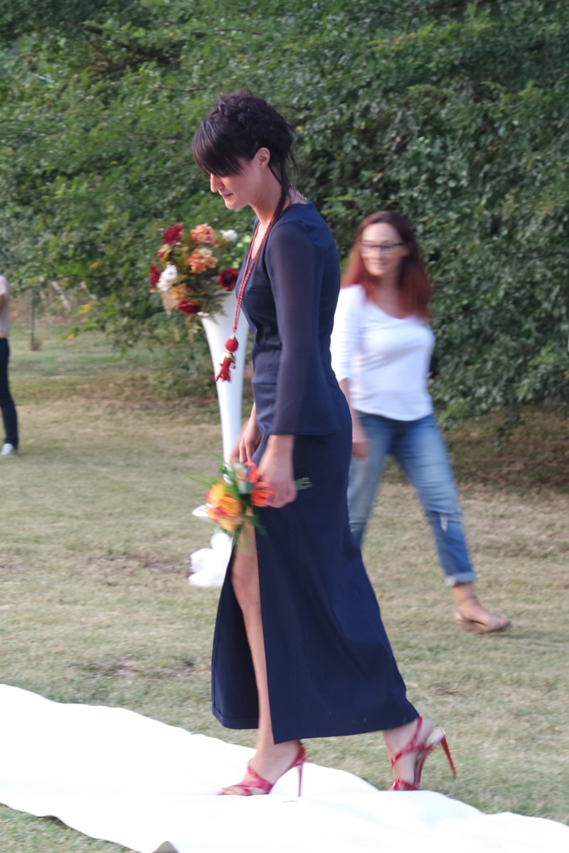 Abito lungo sartoriale in rasatello di cotone con spacco