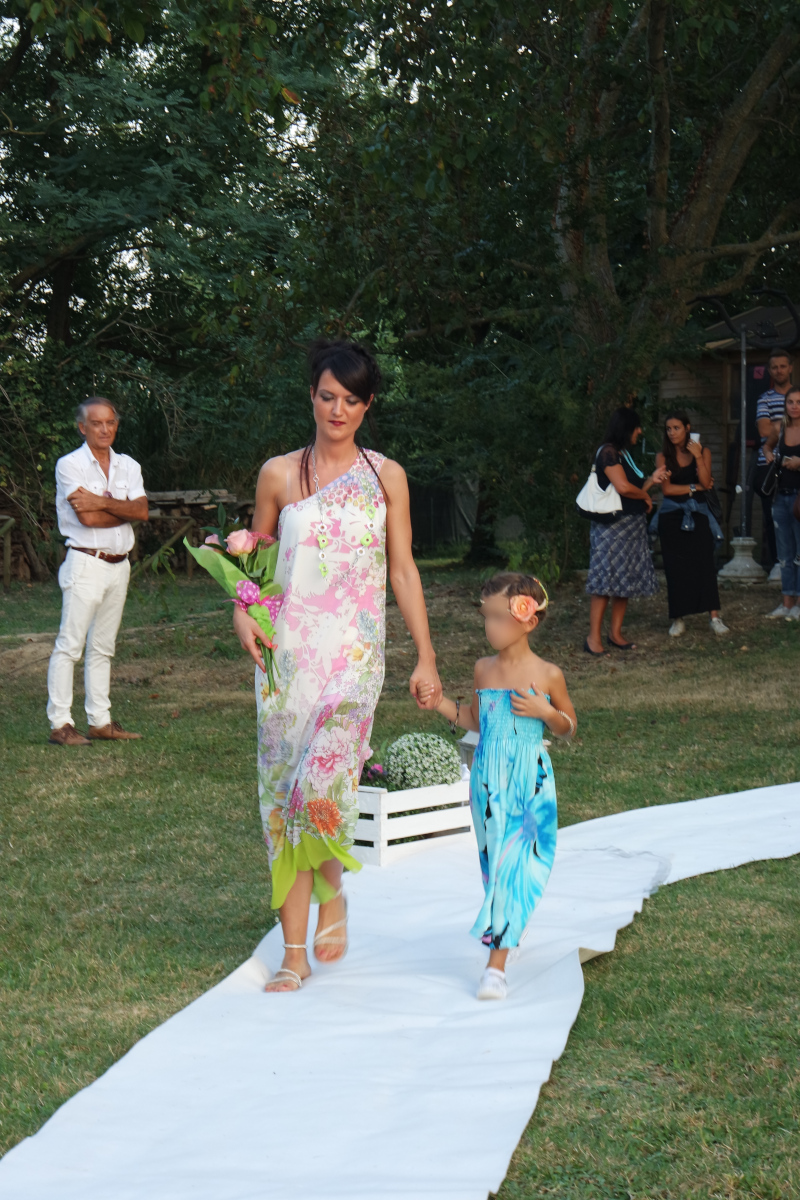 Abito sartoriale modello monospalla collezione Campestre
