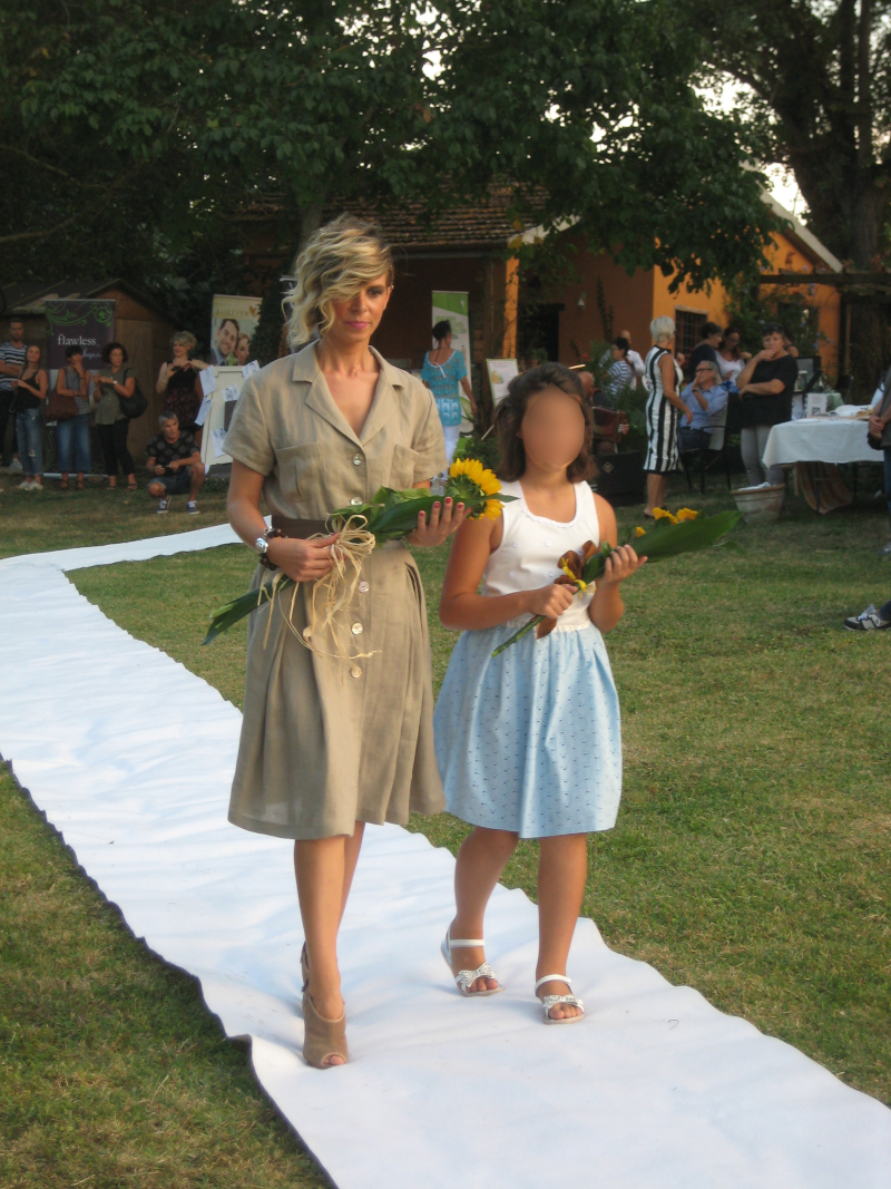 Chemisier sartoriale in lino stile sahariana