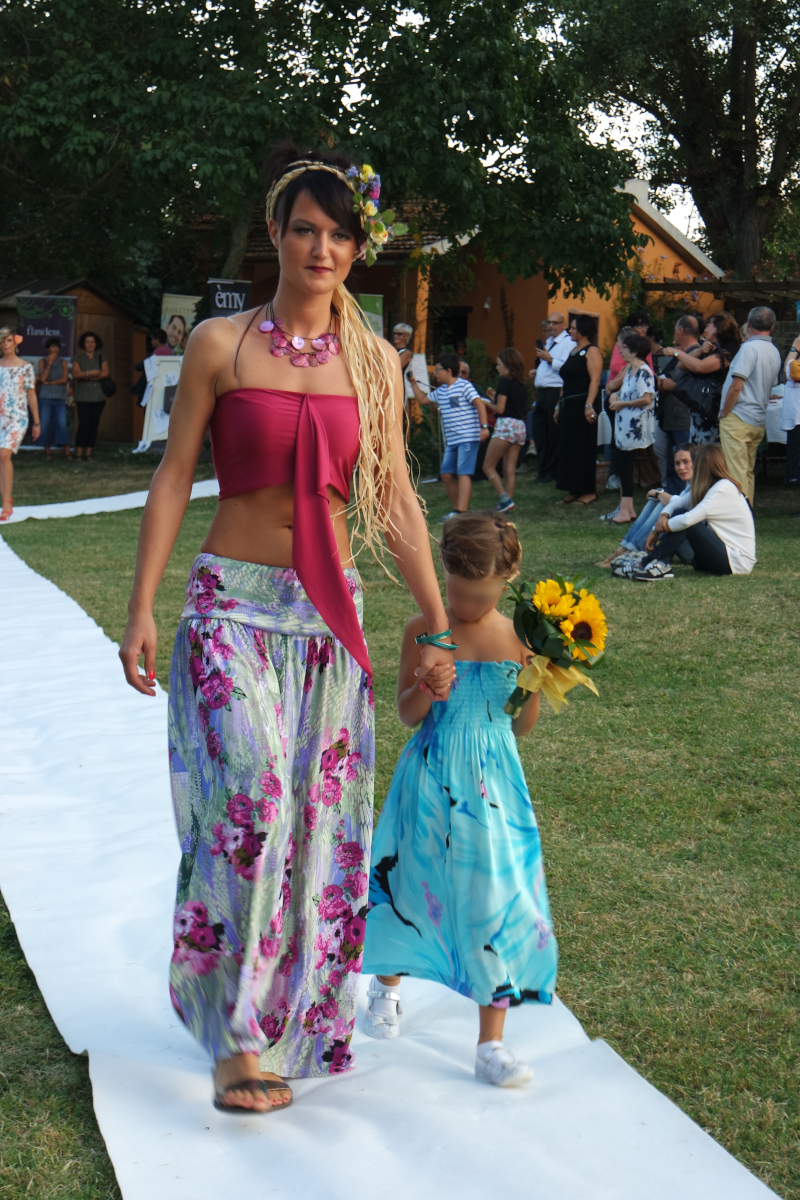 Pantalone palazzo modello hippie